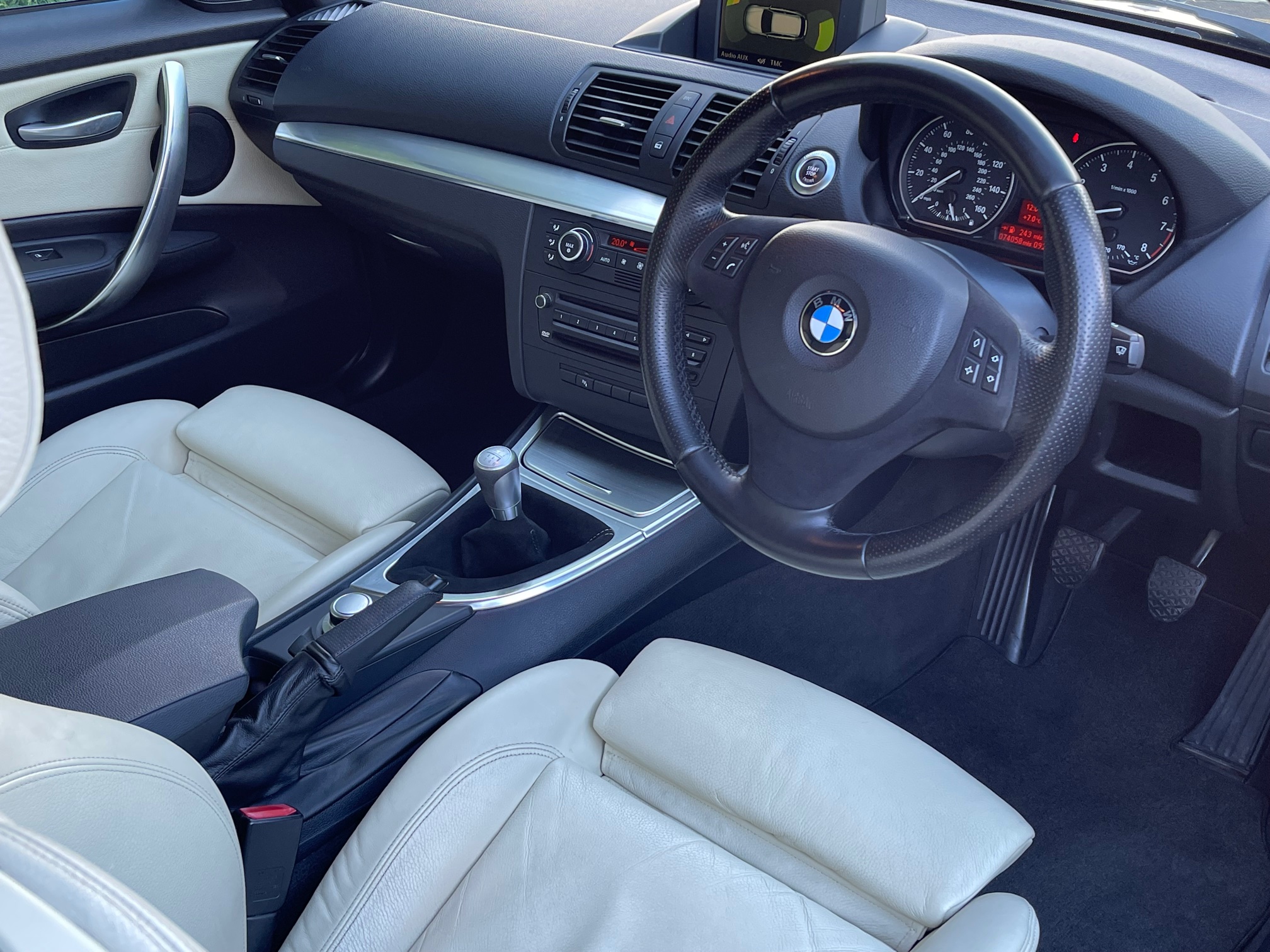 BMW 130i LE 3-Door full